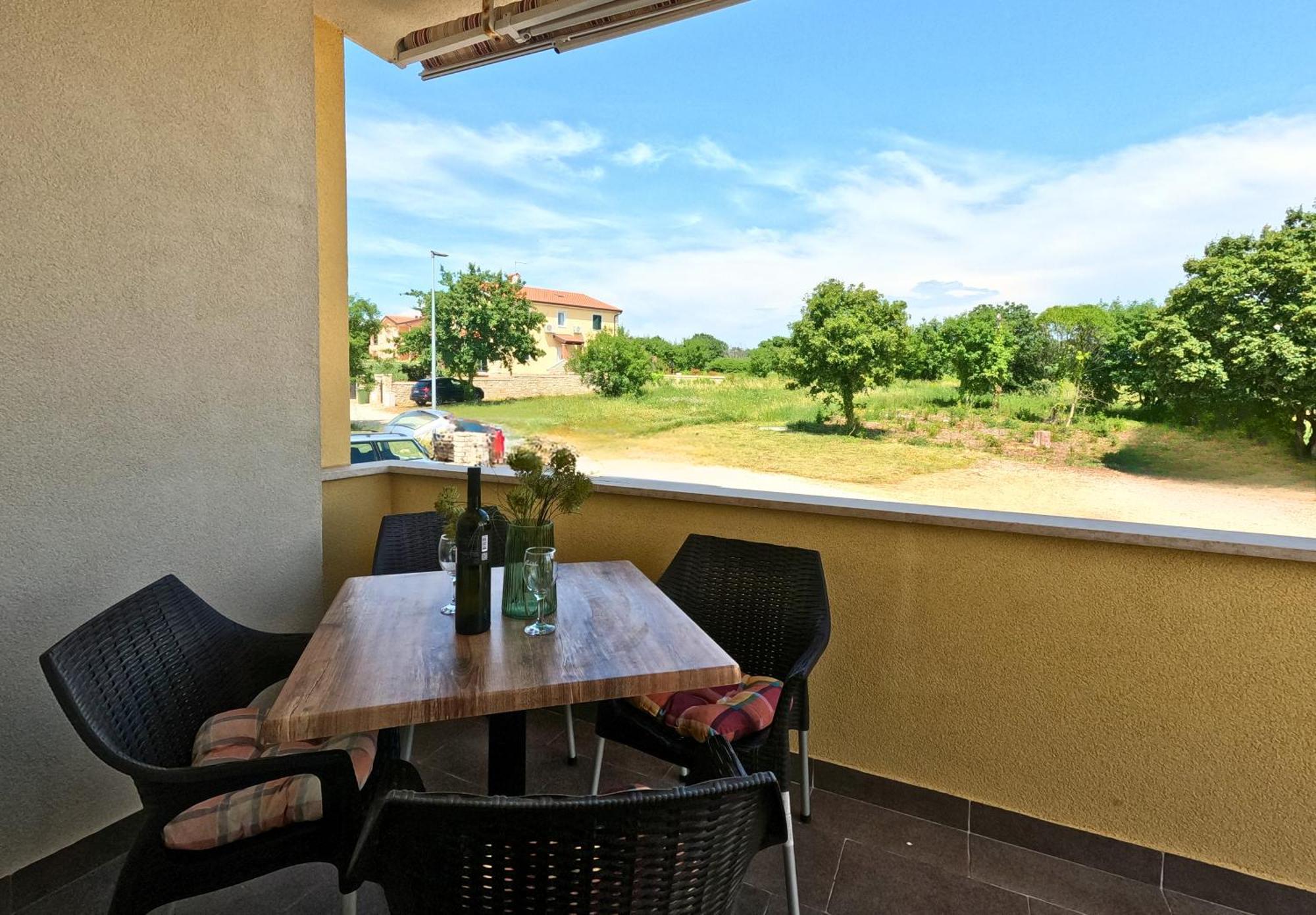 Apartments Goltes Lovrečica エクステリア 写真