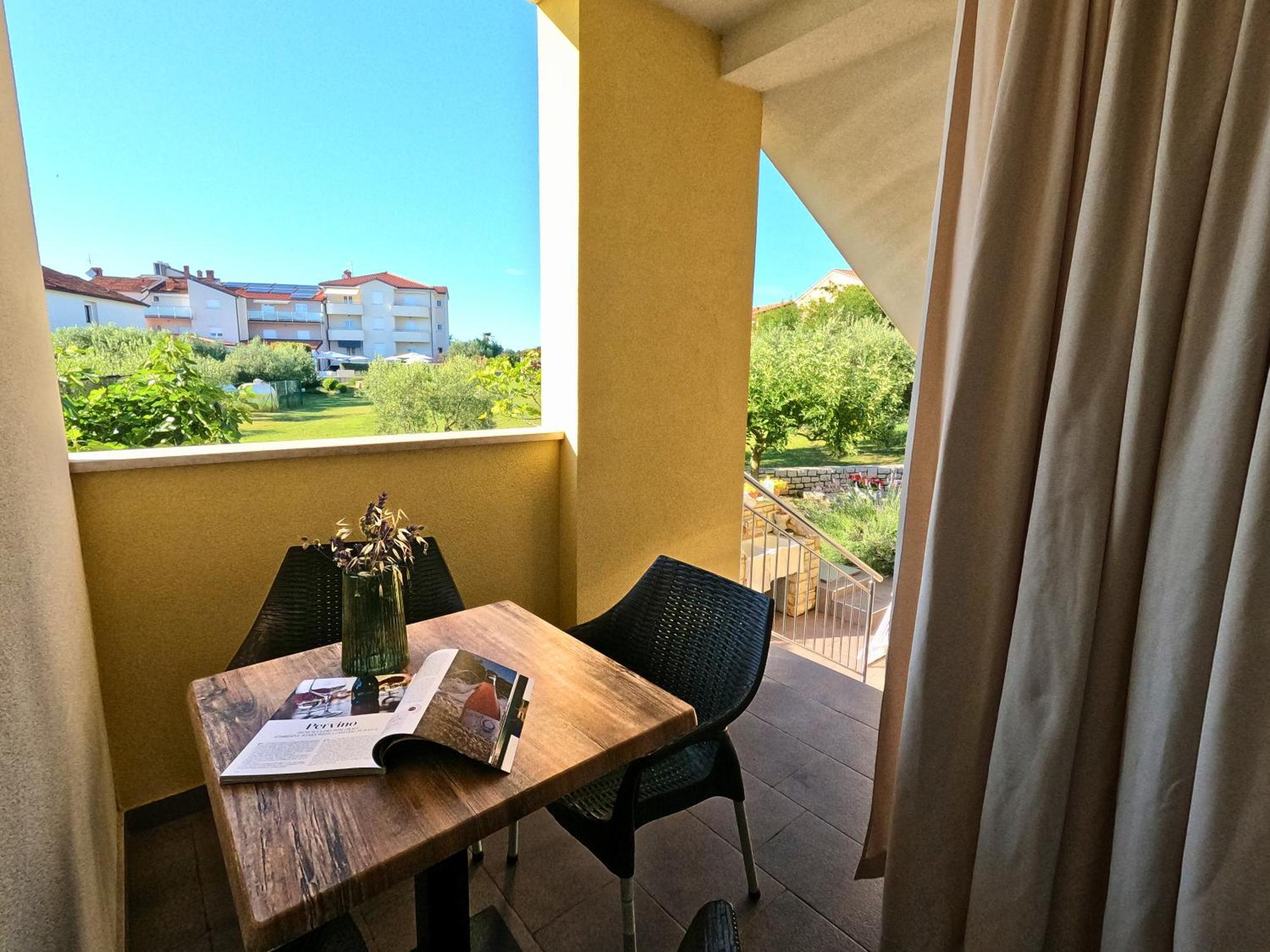 Apartments Goltes Lovrečica エクステリア 写真