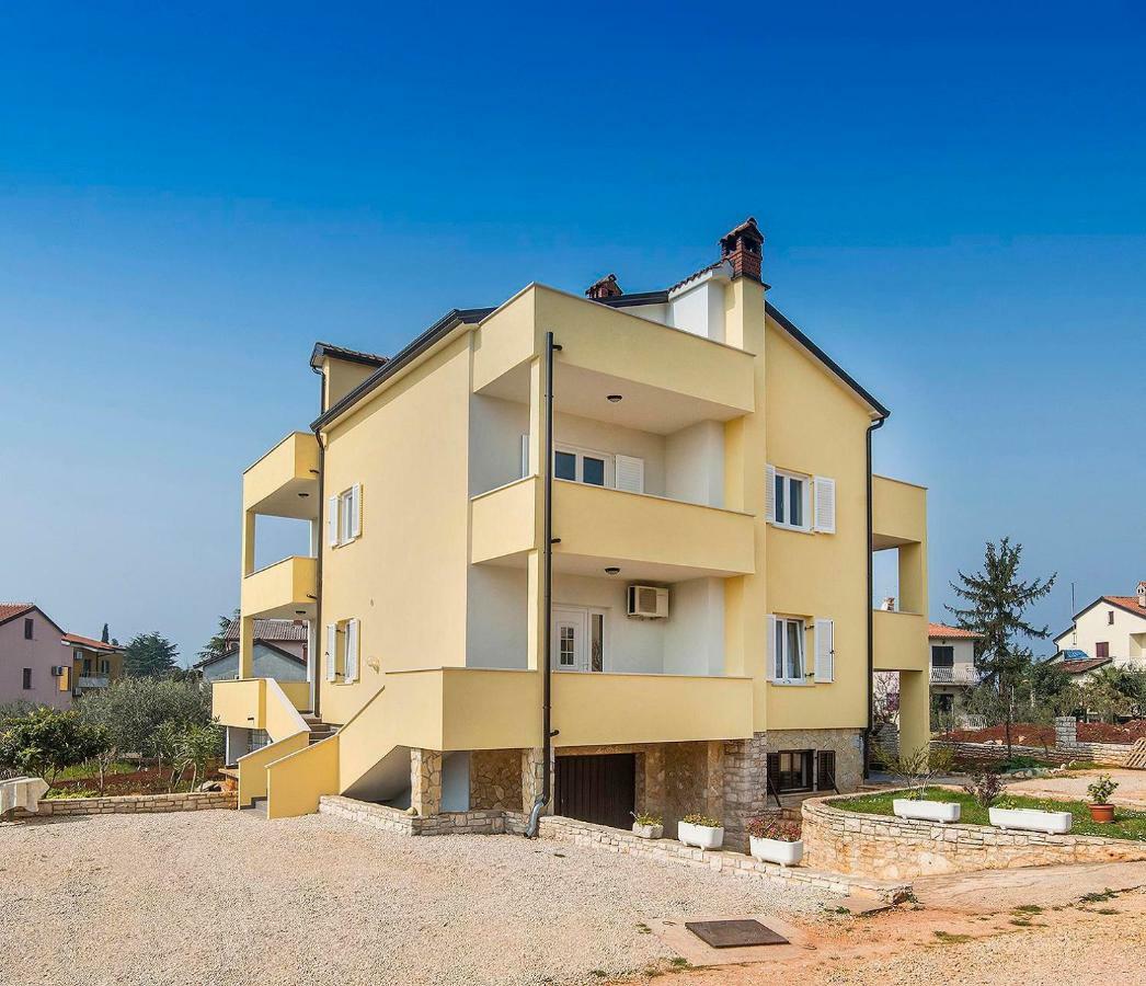Apartments Goltes Lovrečica エクステリア 写真